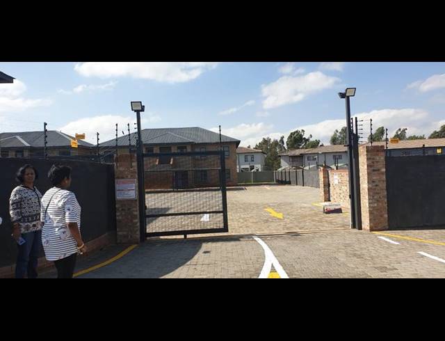 3 BEDROOM APARTMENT FOR SALE IN BEYERS PARK